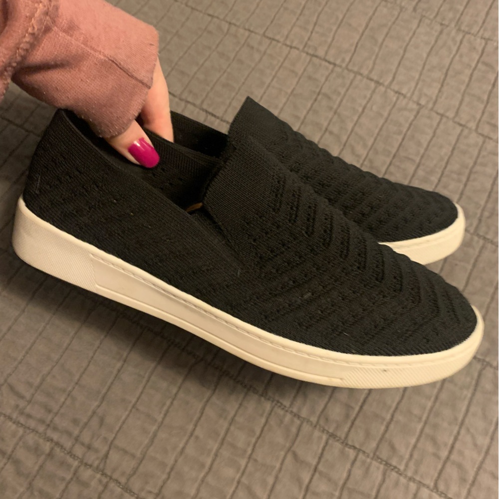 Black Slip-On Sneakers size 7.5 ✔️